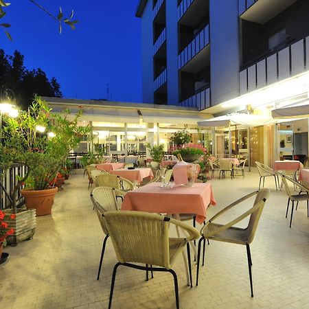 Hotel Miramare Et De La Ville Rimini Exterior photo